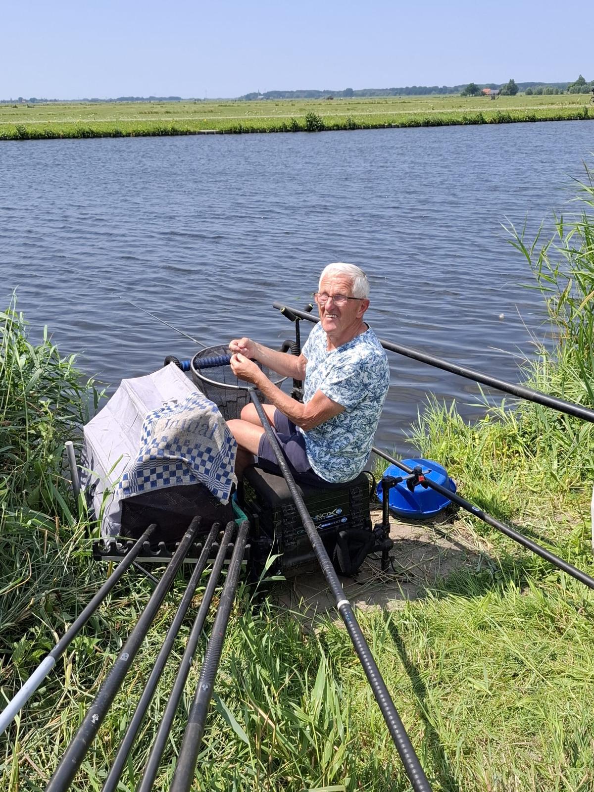 Foto van de 8e gezelligheidswedstrijd aan de Oostzijde van de Arkervaart.