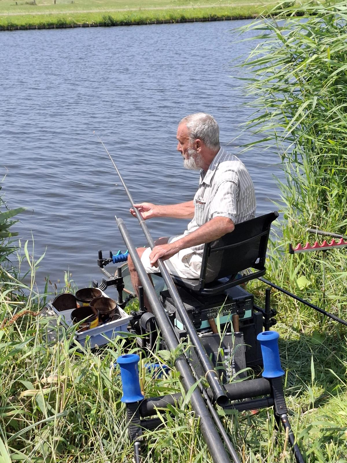Foto van de 8e gezelligheidswedstrijd aan de Oostzijde van de Arkervaart.