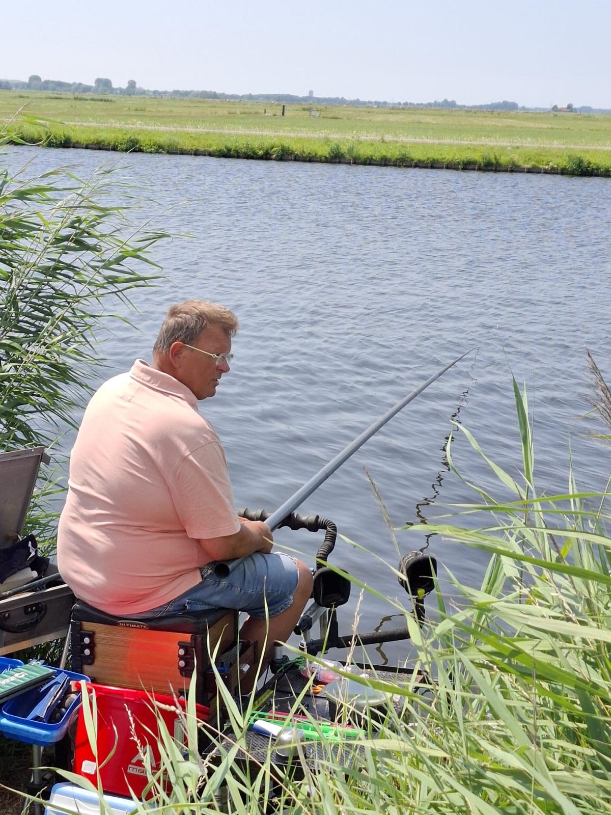 Foto van de 8e gezelligheidswedstrijd aan de Oostzijde van de Arkervaart.