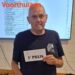 Jan van Voorthuizen met de eerste prijs van de 9e gezelligheidswedstrijd.