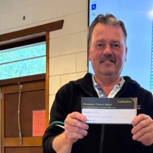 Will van der Heiden met de eerste prijs bij de 11e gezelligheidswedstrijd.